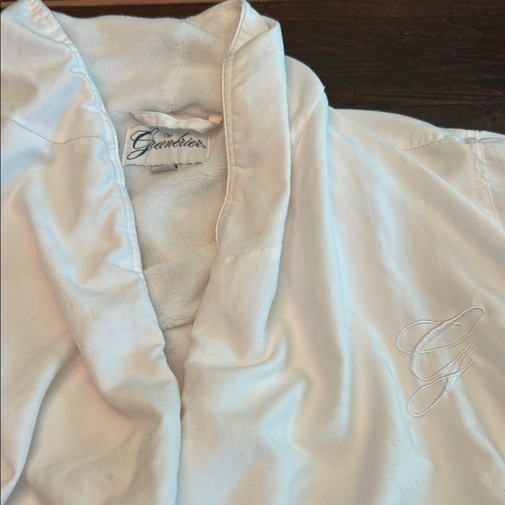 White greenbrier resort Robe with Embroidered Initial, belt. Soft fleece lined